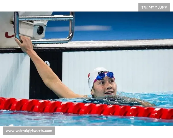 女子200米自由泳杨浚瑄、何诗蓓、李冰洁三强争霸